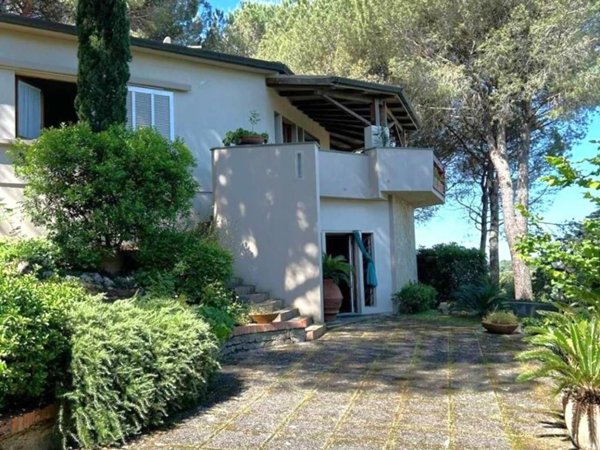 casa indipendente in vendita a Casciana Terme Lari in zona Lari