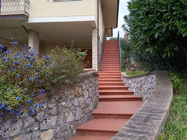 casa indipendente in vendita a Casciana Terme Lari in zona Lari