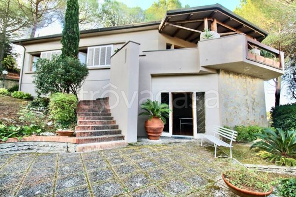 casa indipendente in vendita a Casciana Terme Lari in zona Lari
