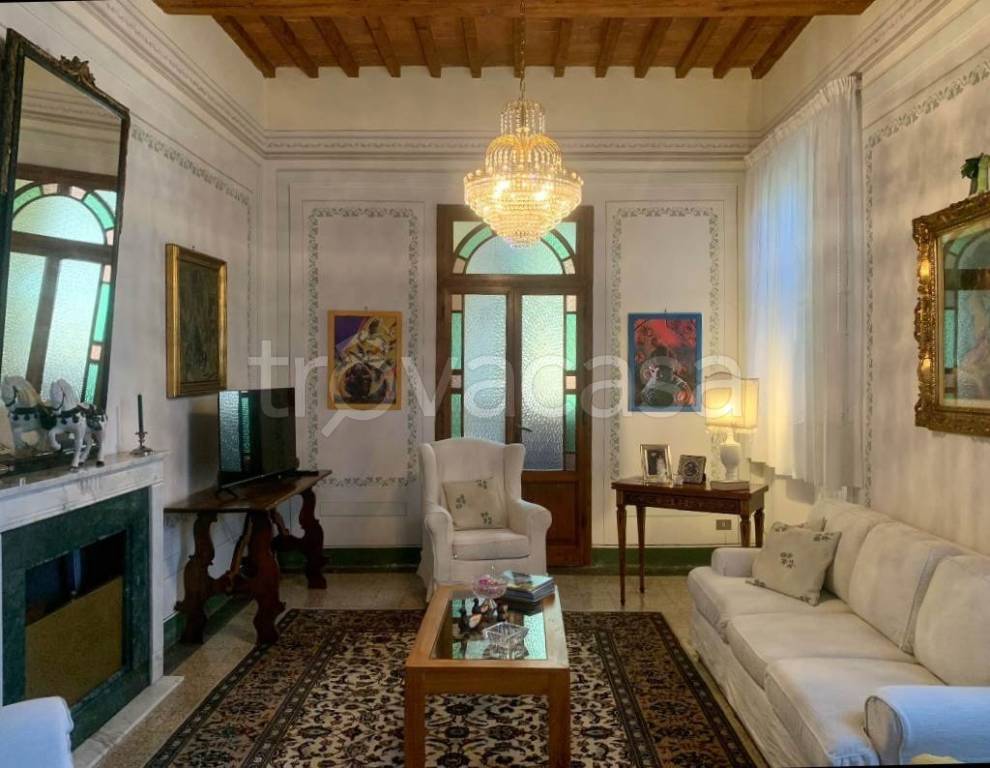 casa indipendente in vendita a Casciana Terme Lari in zona Lari