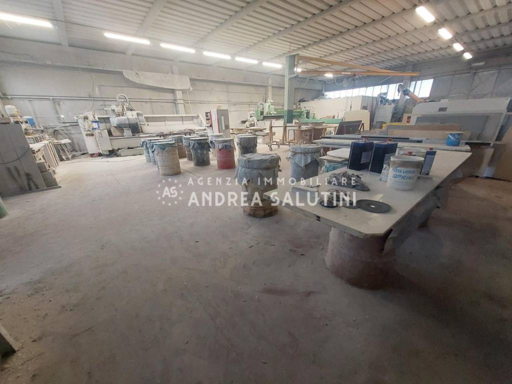 locale commerciale in vendita a Casciana Terme Lari in zona La Capannina