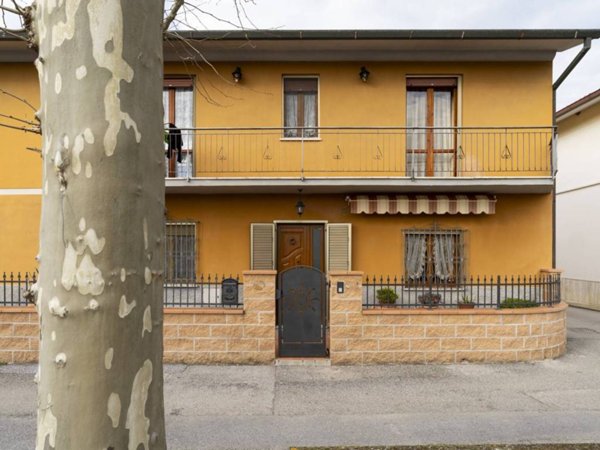 casa indipendente in vendita a Casciana Terme Lari in zona Perignano