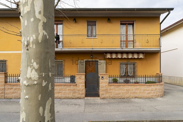 casa indipendente in vendita a Casciana Terme Lari in zona Perignano