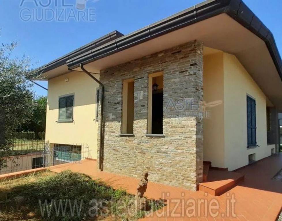 casa indipendente in vendita a Casciana Terme Lari in zona Spinelli