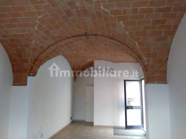 locale commerciale in vendita a Casciana Terme Lari in zona Perignano