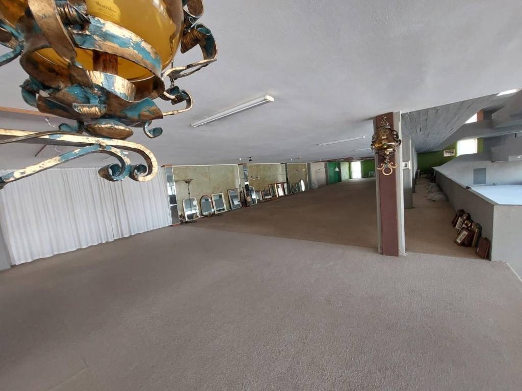 locale commerciale in vendita a Casciana Terme Lari