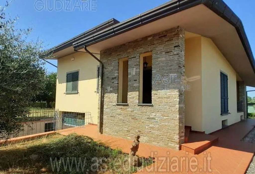 casa indipendente in vendita a Casciana Terme Lari in zona Spinelli