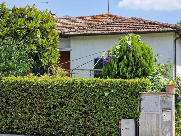 casa indipendente in vendita a Casciana Terme Lari in zona Quattro Strade
