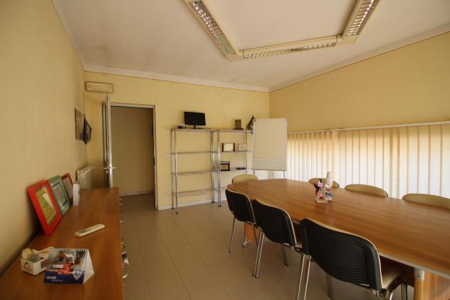 locale commerciale in vendita a Casciana Terme Lari in zona Perignano