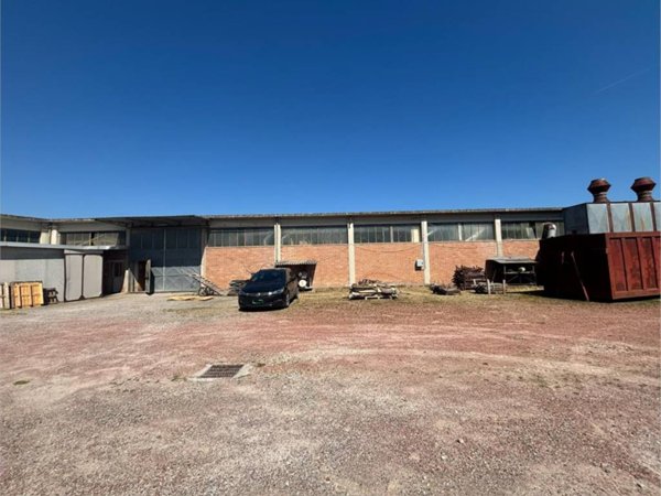 locale commerciale in vendita a Casciana Terme Lari in zona Cevoli