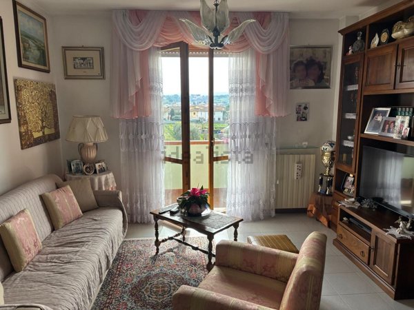 appartamento in vendita a Casciana Terme Lari in zona Perignano