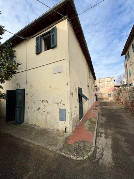 intera palazzina in vendita a Casciana Terme Lari in zona Usigliano