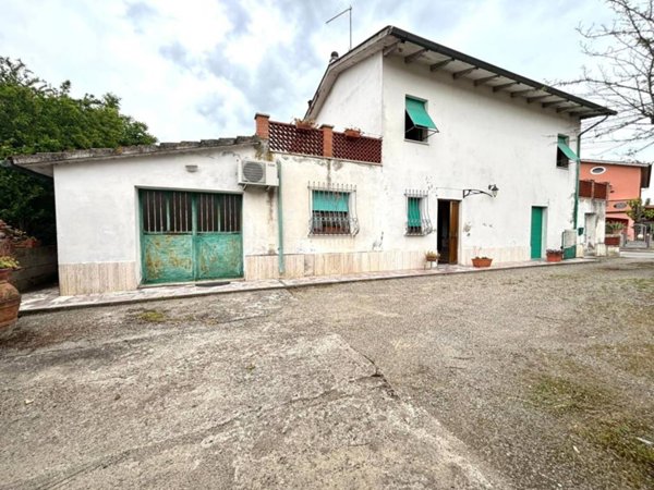 casa indipendente in vendita a Casciana Terme Lari in zona Quattro Strade