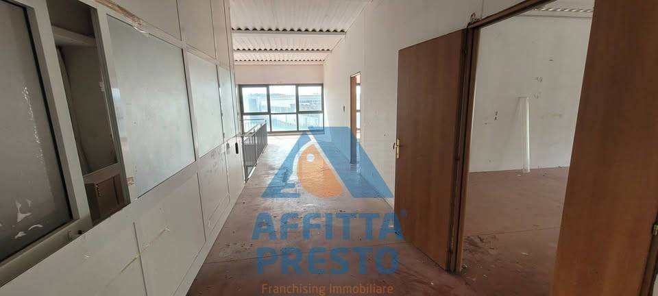 negozio in vendita a Casciana Terme Lari in zona Perignano