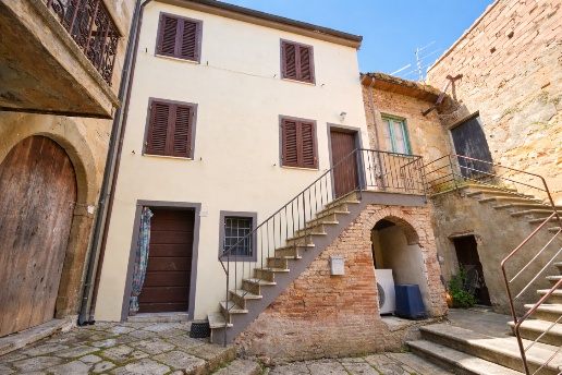 casa indipendente in vendita a Casciana Terme Lari in zona Lari