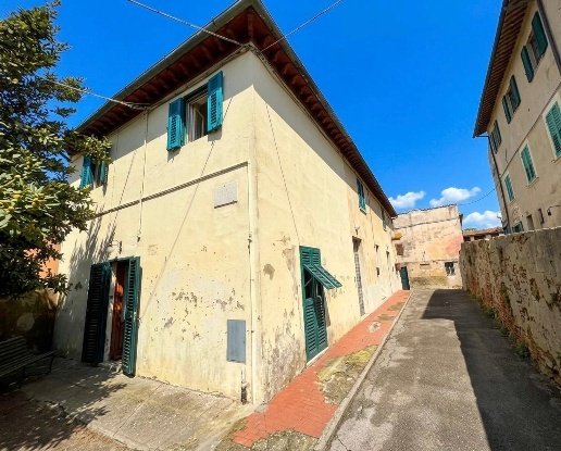 casa indipendente in vendita a Casciana Terme Lari in zona Lari