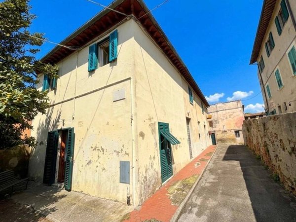 casa indipendente in vendita a Casciana Terme Lari in zona Lari