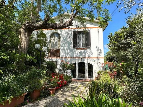 casa indipendente in vendita a Casciana Terme Lari in zona Lari