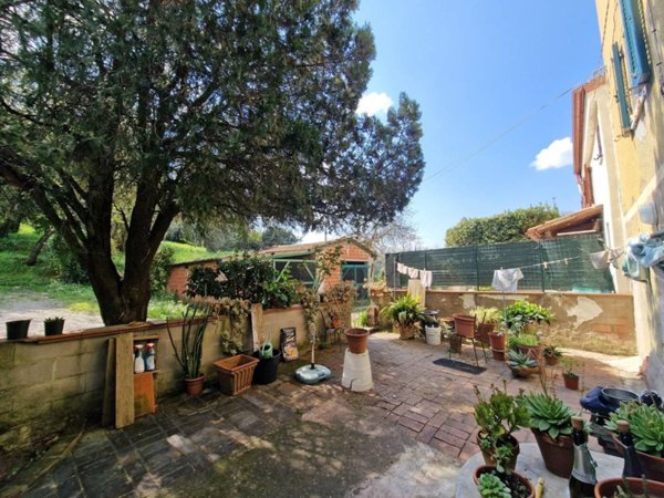casa indipendente in vendita a Casciana Terme Lari in zona Lari
