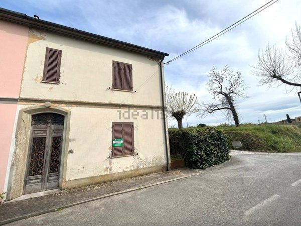 intera palazzina in vendita a Casciana Terme Lari in zona Perignano