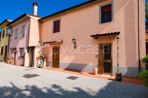 casa indipendente in vendita a Casciana Terme Lari in zona Perignano