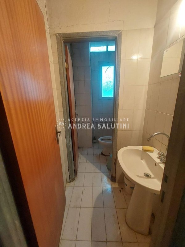locale commerciale in vendita a Casciana Terme Lari in zona La Capannina