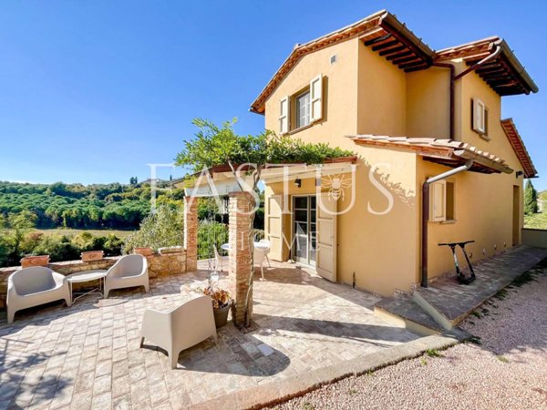 casa indipendente in vendita a Casciana Terme Lari in zona Lari