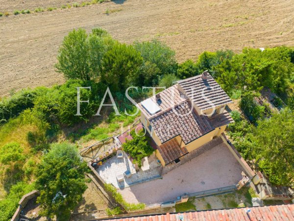 casa indipendente in vendita a Casciana Terme Lari in zona Lari