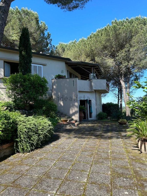 casa indipendente in vendita a Casciana Terme Lari in zona Lari