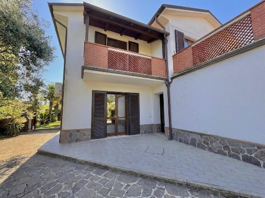 casa indipendente in vendita a Casciana Terme Lari in zona Cevoli
