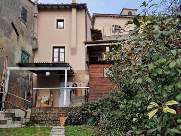 intera palazzina in vendita a Casciana Terme Lari in zona Usigliano