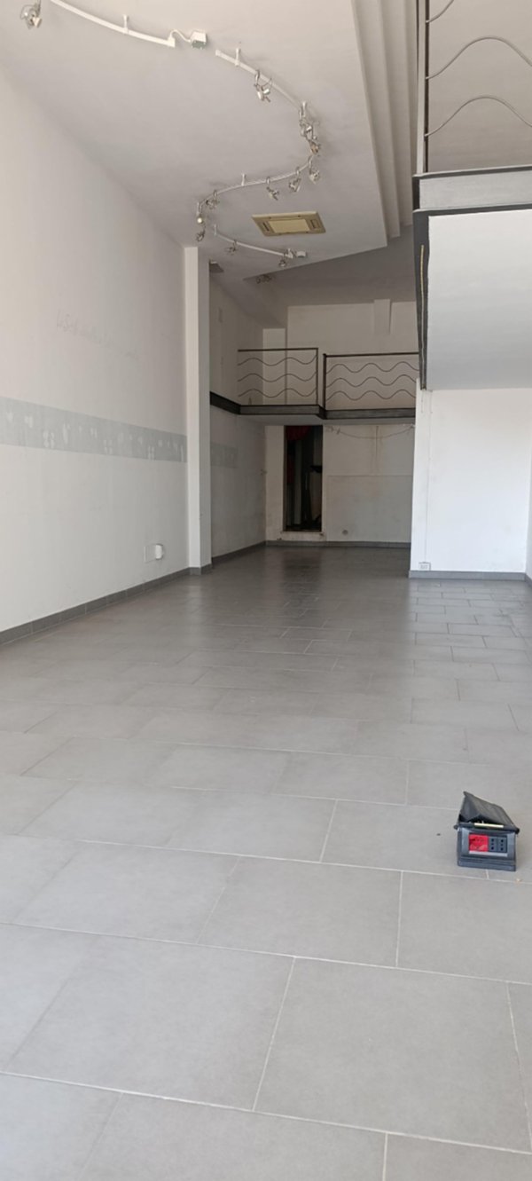 locale commerciale in vendita a Casciana Terme Lari in zona Perignano