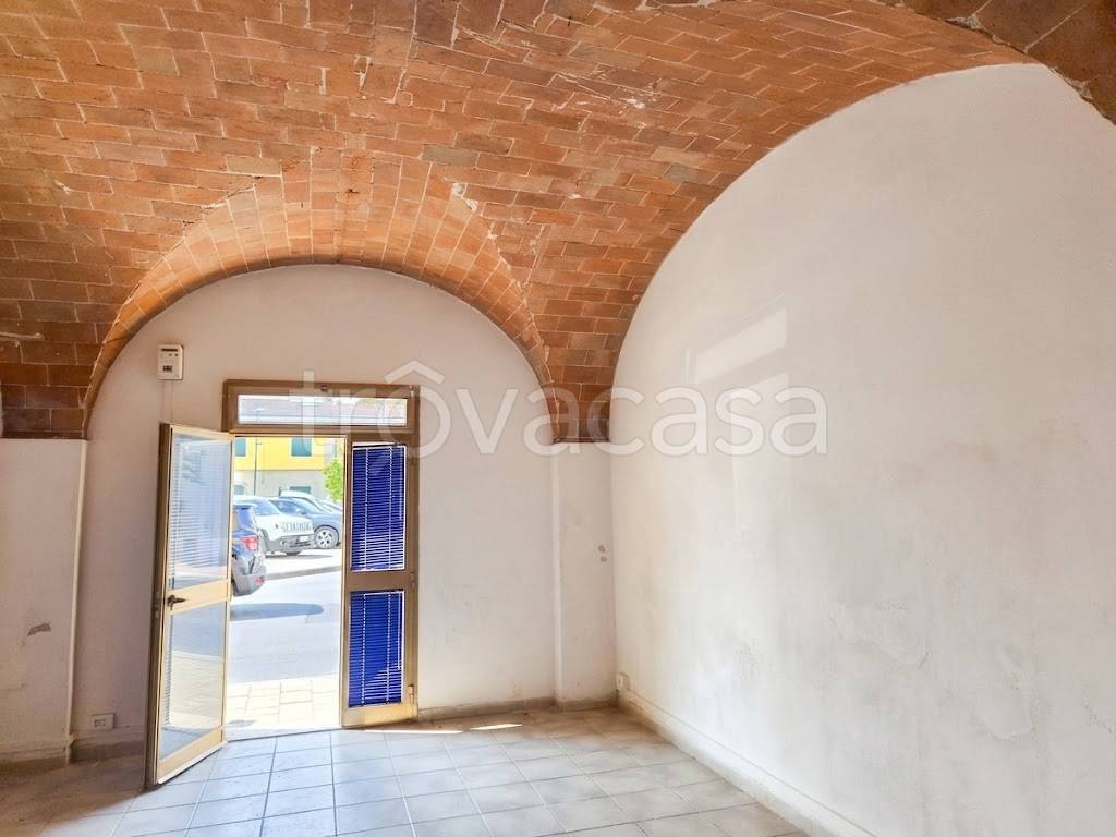 negozio in vendita a Casciana Terme Lari in zona Perignano