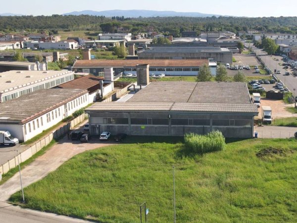 locale commerciale in vendita a Casciana Terme Lari in zona Perignano