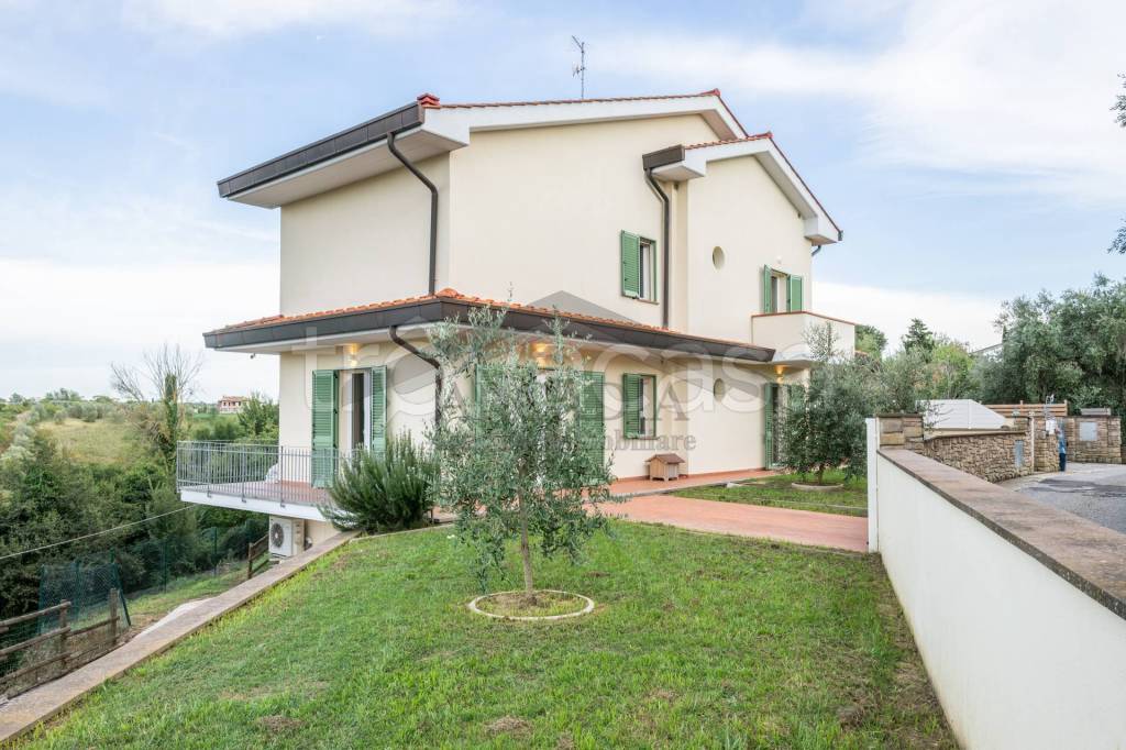casa indipendente in vendita a Casciana Terme Lari in zona Boschi