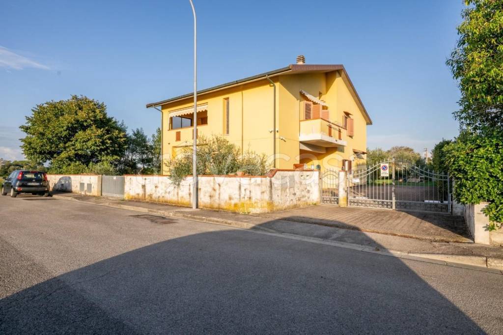 casa indipendente in vendita a Casciana Terme Lari in zona Quattro Strade