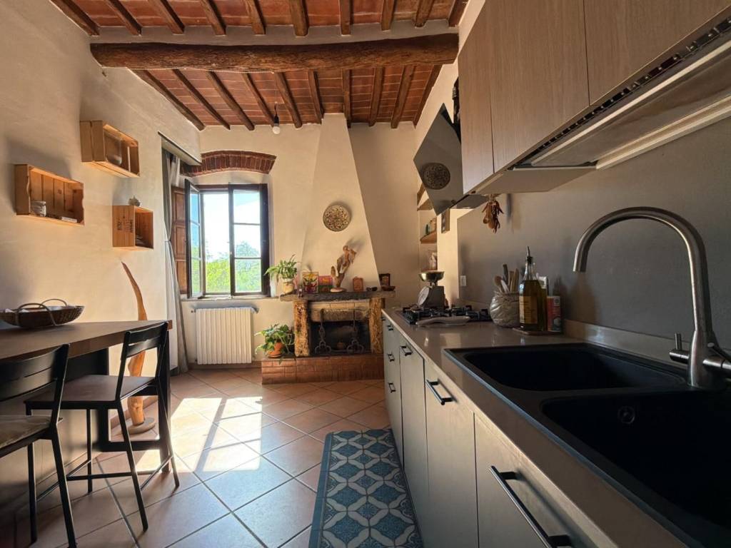 casa indipendente in vendita a Casciana Terme Lari in zona Lari