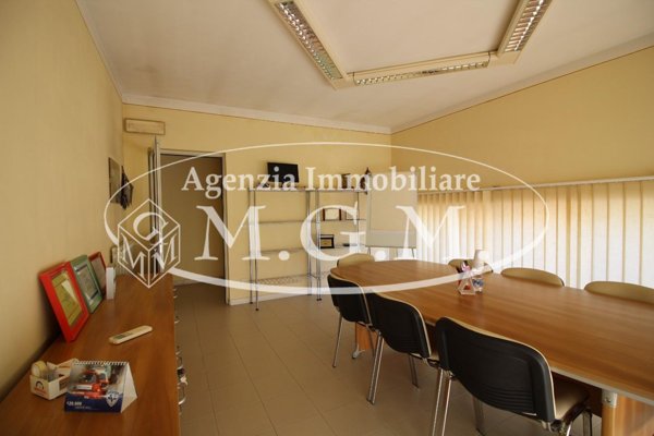 locale commerciale in vendita a Casciana Terme Lari in zona Perignano