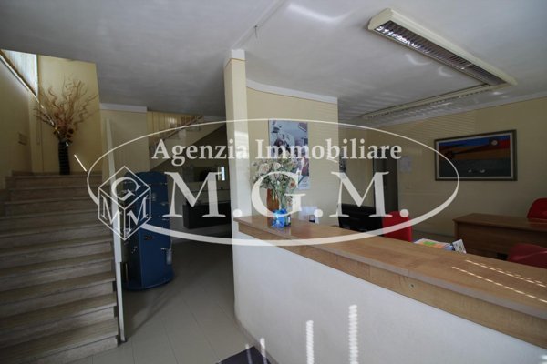 locale commerciale in vendita a Casciana Terme Lari in zona Perignano