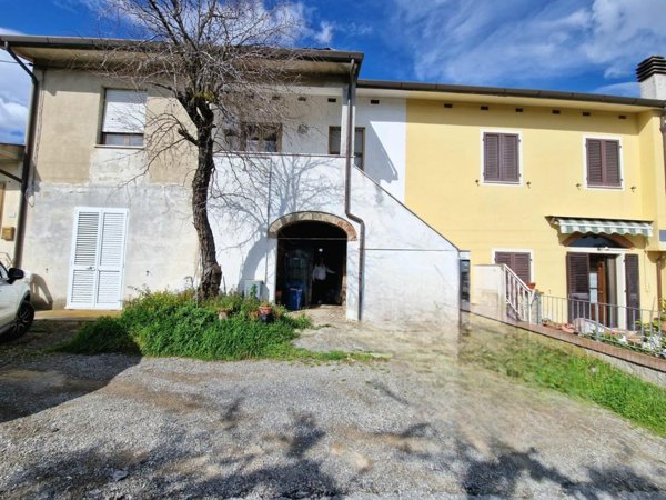 casa indipendente in vendita a Casciana Terme Lari in zona Boschi