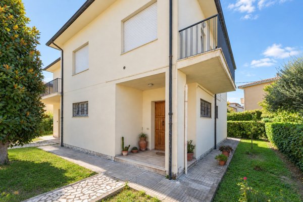 casa indipendente in vendita a Casciana Terme Lari in zona Perignano
