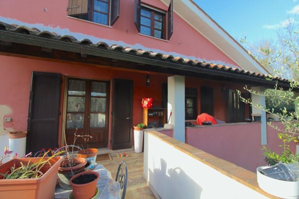 casa indipendente in vendita a Casciana Terme Lari in zona Lari