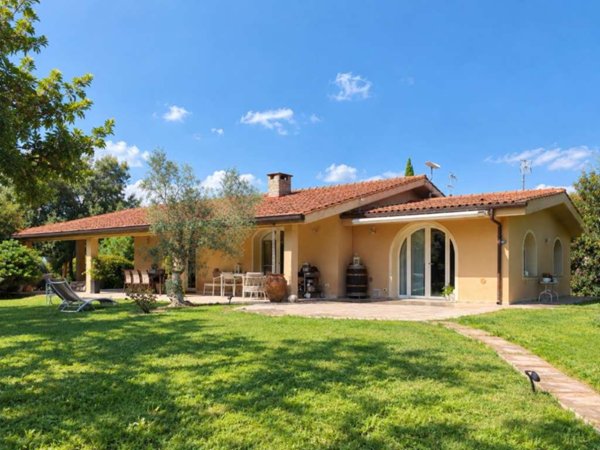casa indipendente in vendita a Casciana Terme Lari in zona Spinelli