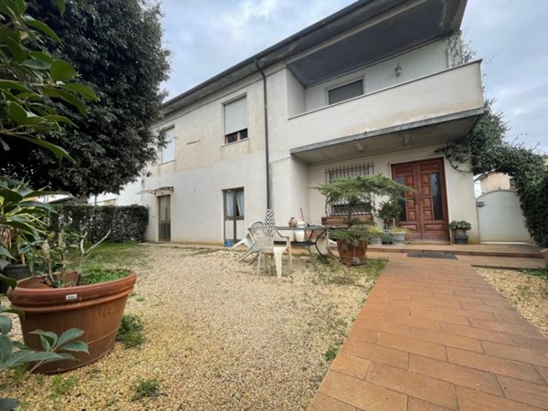 casa semindipendente in vendita a Crespina Lorenzana in zona Lavoria