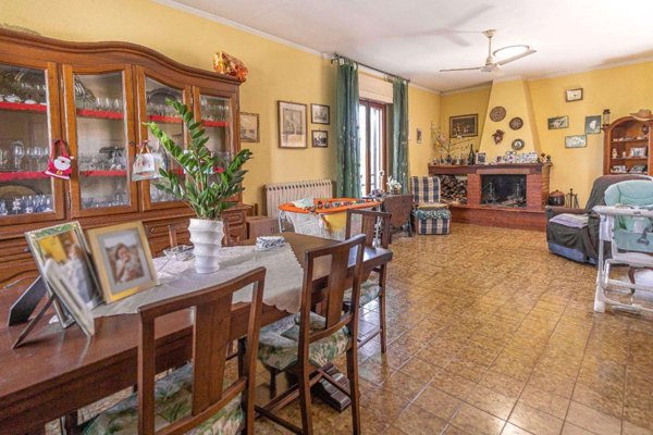 casa indipendente in vendita a Crespina Lorenzana