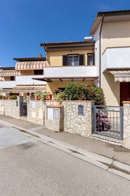 casa indipendente in vendita a Crespina Lorenzana in zona Colle