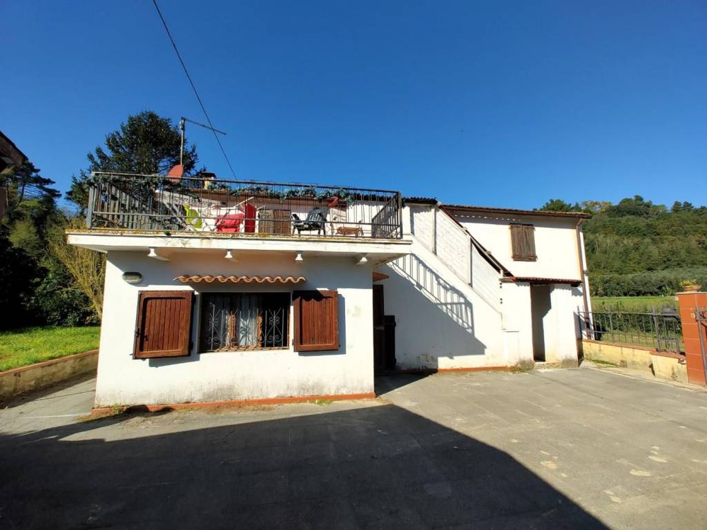 casa indipendente in vendita a Crespina Lorenzana in zona Lorenzana