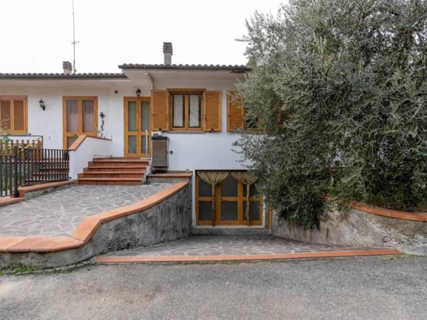 casa indipendente in vendita a Crespina Lorenzana in zona Lorenzana