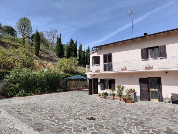 intera palazzina in vendita a Crespina Lorenzana in zona Crespina
