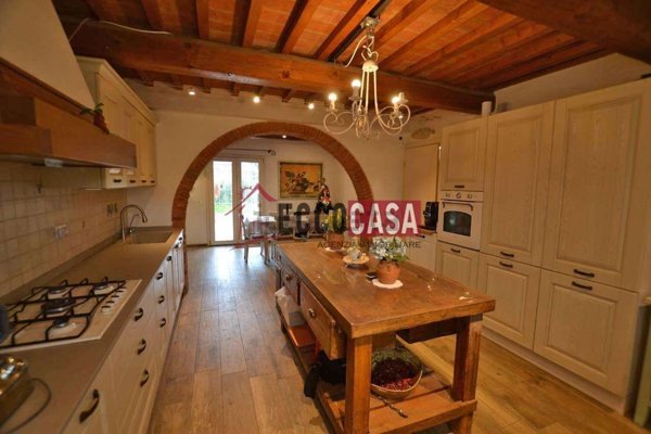 casa indipendente in vendita a Crespina Lorenzana in zona Cenaia